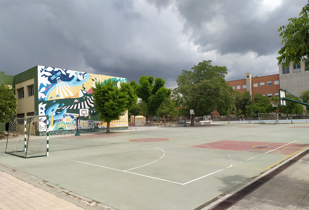 Imagen del patio del CEIP Fuentenueva en Granada